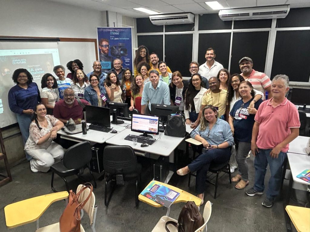 Turma do Curso "Ia para Jornalistas" parte do programa "Jornalista do Futuro", em Salvador; programa pode ser apresentado no Texas.
