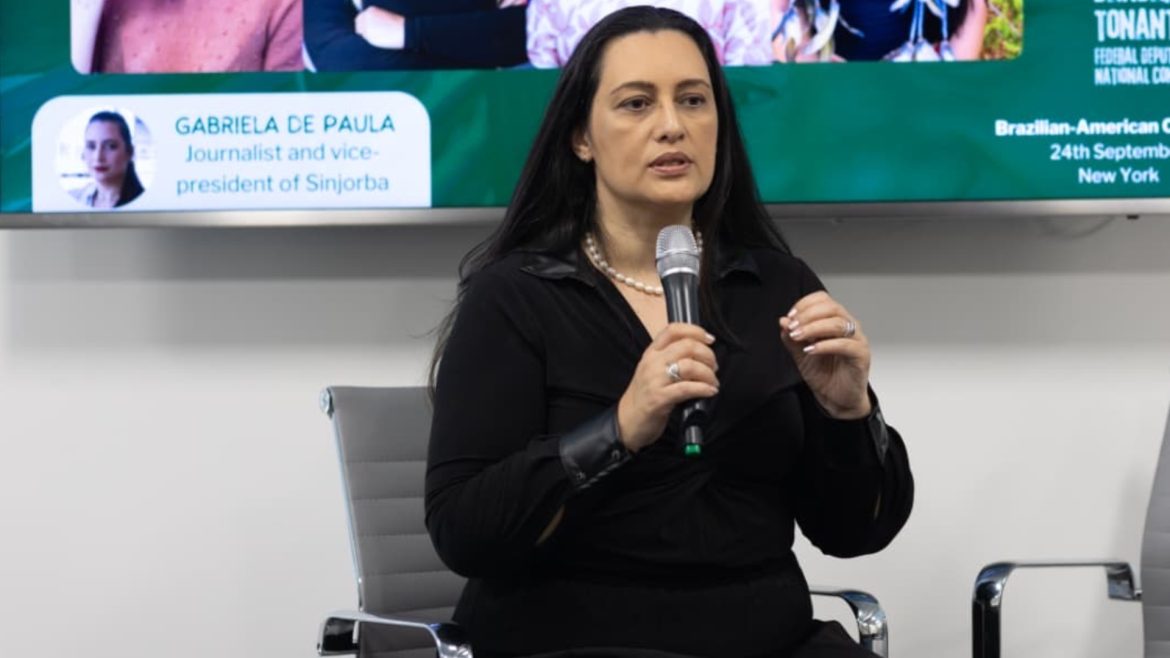 Vice-presidenta do Sinjorba, Gabriela de Paula, media painel na Semana do Clima em Nova York
